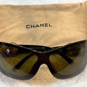 CHANEL Black and Gold Sunglasses